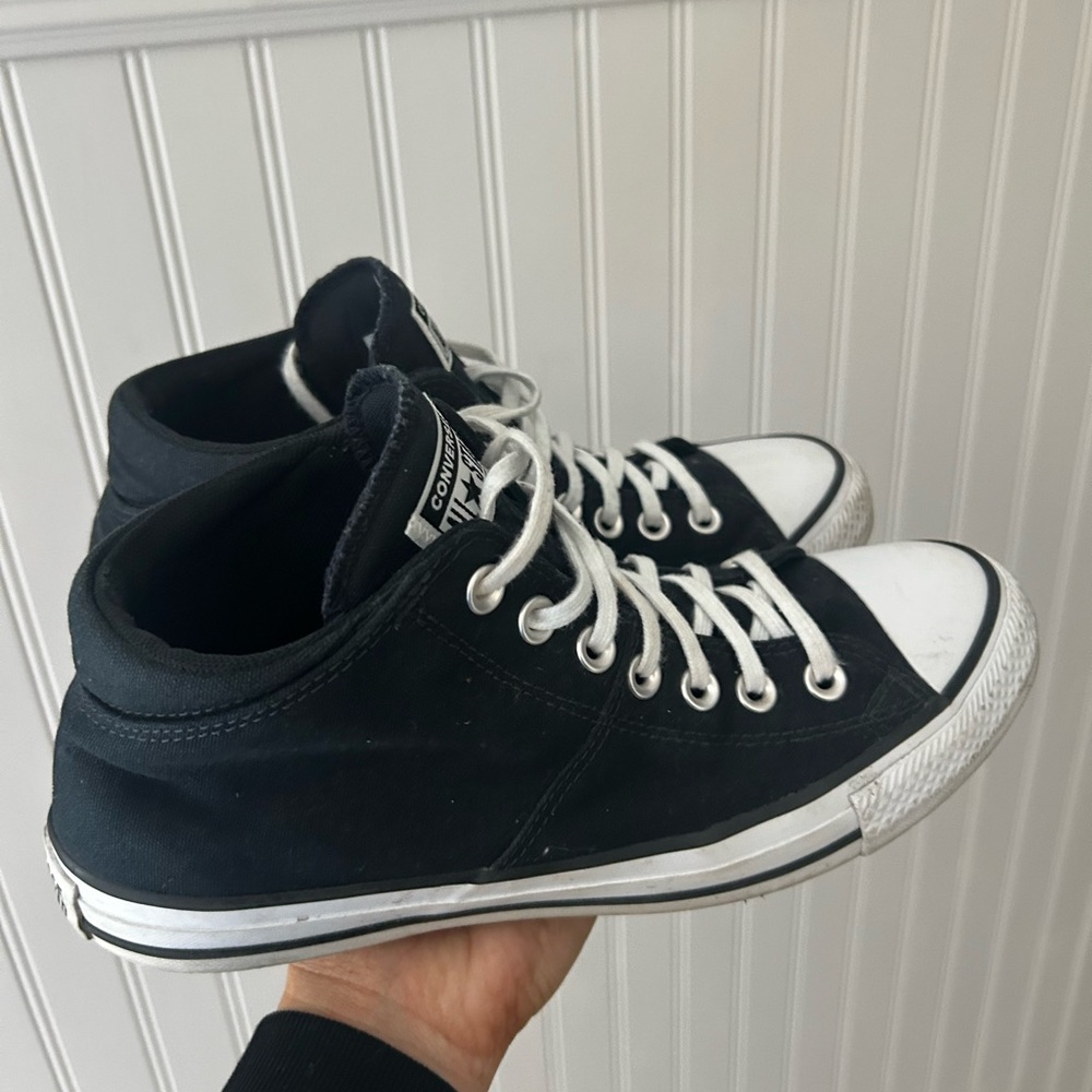 Converse Women’s 9 1/2 Black and White Mid-Top Sneakers - Picture 7 of 8